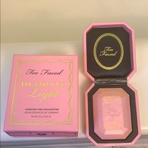 Too Faced diamond light highlighter